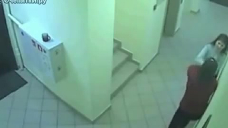 Присела в нужнике и пописала Присела в нужнике и пописала