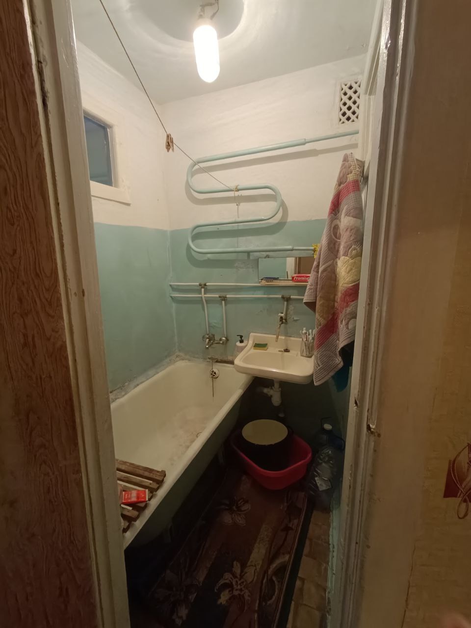 Продам 2-ком. квартиру на Кв.Дружбы. 4/5 эт. , 46 кв. м, кирпичный дом, не угловая, теплая, коммуникации поменялись, сан/узел раздельный. Удобное местоположение - Рядом парк, школа, д/сад, рынок, МФЦ , банк, магазины, аптека, остановки транспорта. Долгов нет, документы готовы. 3,8 млн руб. +7959-216-43-31, +7...