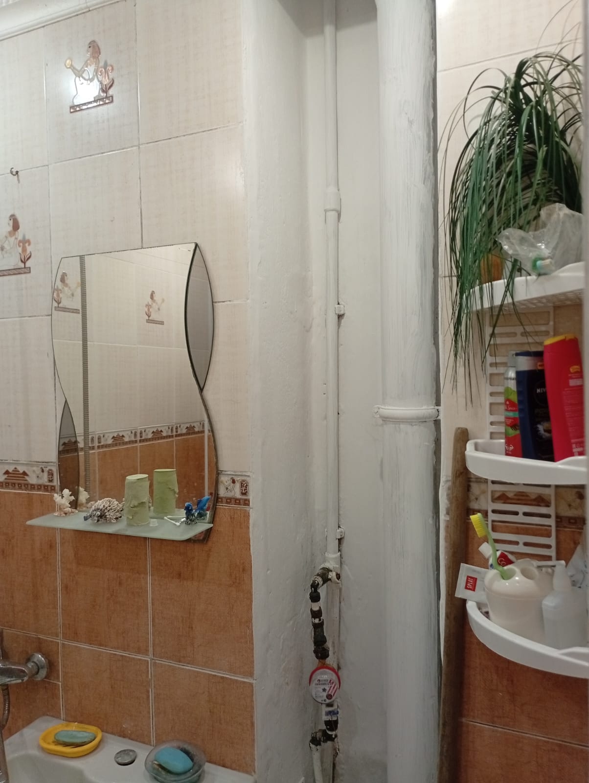 Продается 2- х комнатная квартира, г. Стаханов, ул. О. Кошевого д.22 . Рядом школа 26, детский сад. Площадь 43,3 КВ м 3 этаж 4-ти-этажного кирпичного дома. Окна пластиковые В квартире летом всегда свежо и не жарко. Квартира в середине Окна на 2 стороны Балкон В квартире индивидуальное отопление, котёл 2-х кон...